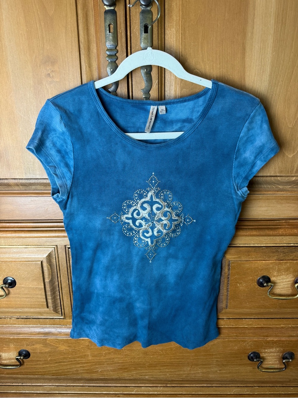 Vintage Women's Teal Tie-Dye Short Sleeve Tee with Decorative Medallion